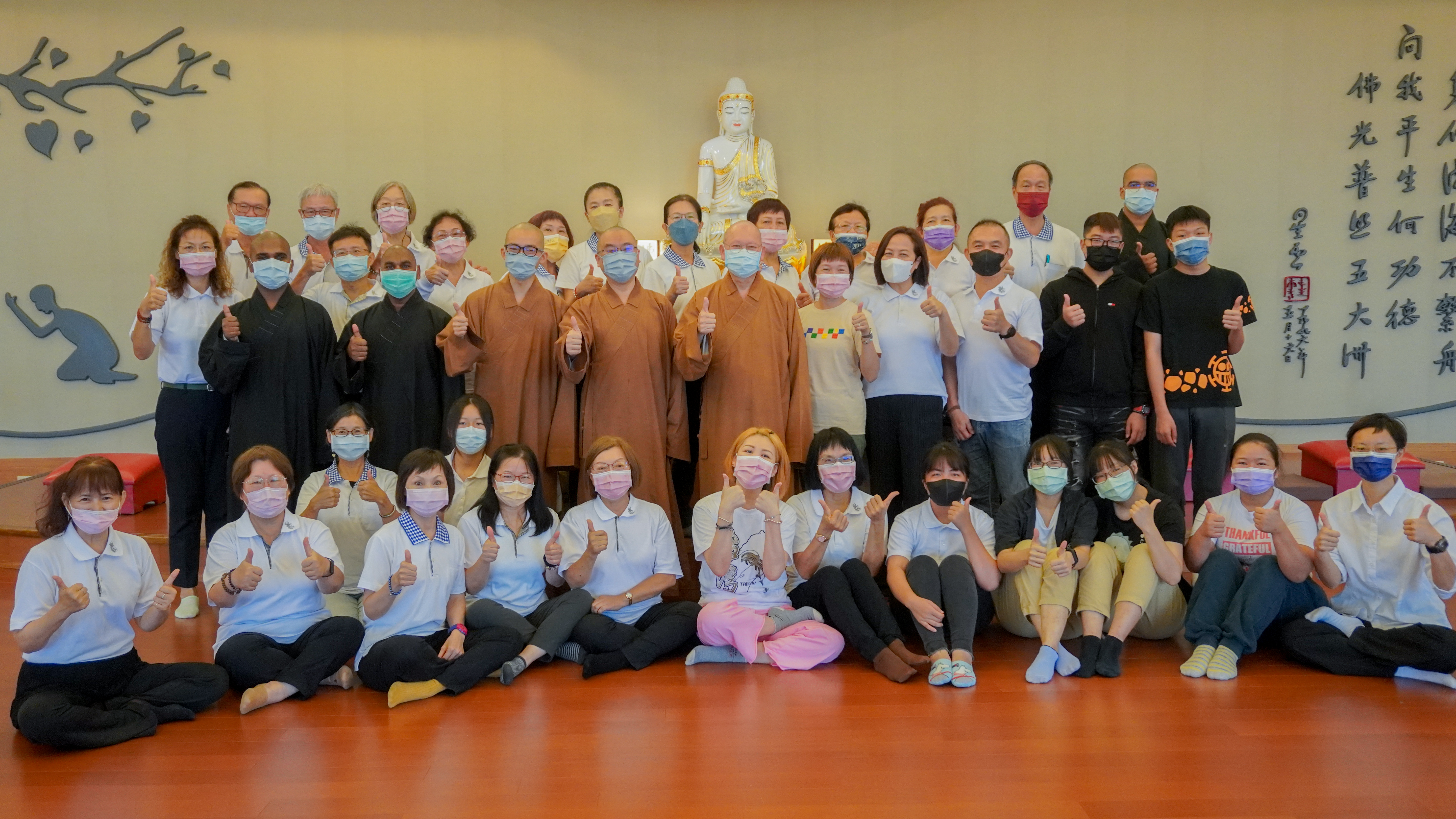 1佛光山义工会说唱布教团「宜兰寻根之旅」一行与佛教学系师生合影留念。